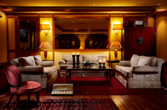 L’EPOQUE LOUNGE & CIGAR BAR